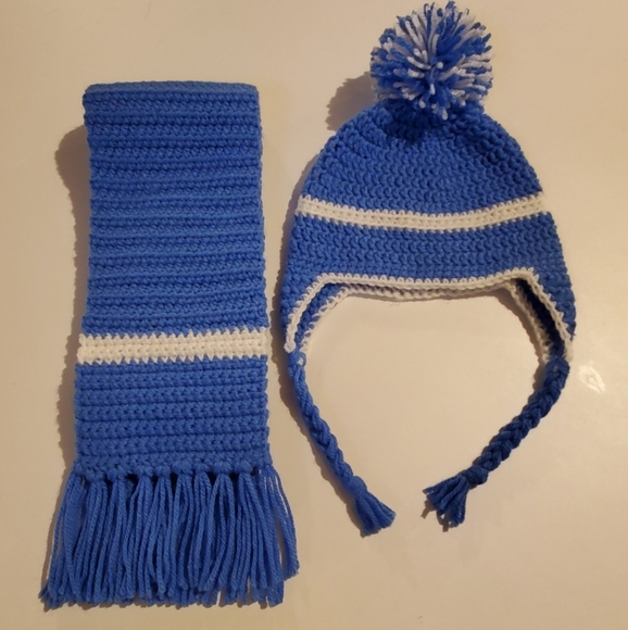 Toddlers blue and white hand crochet hat and scarf set - Picture 3 of 6